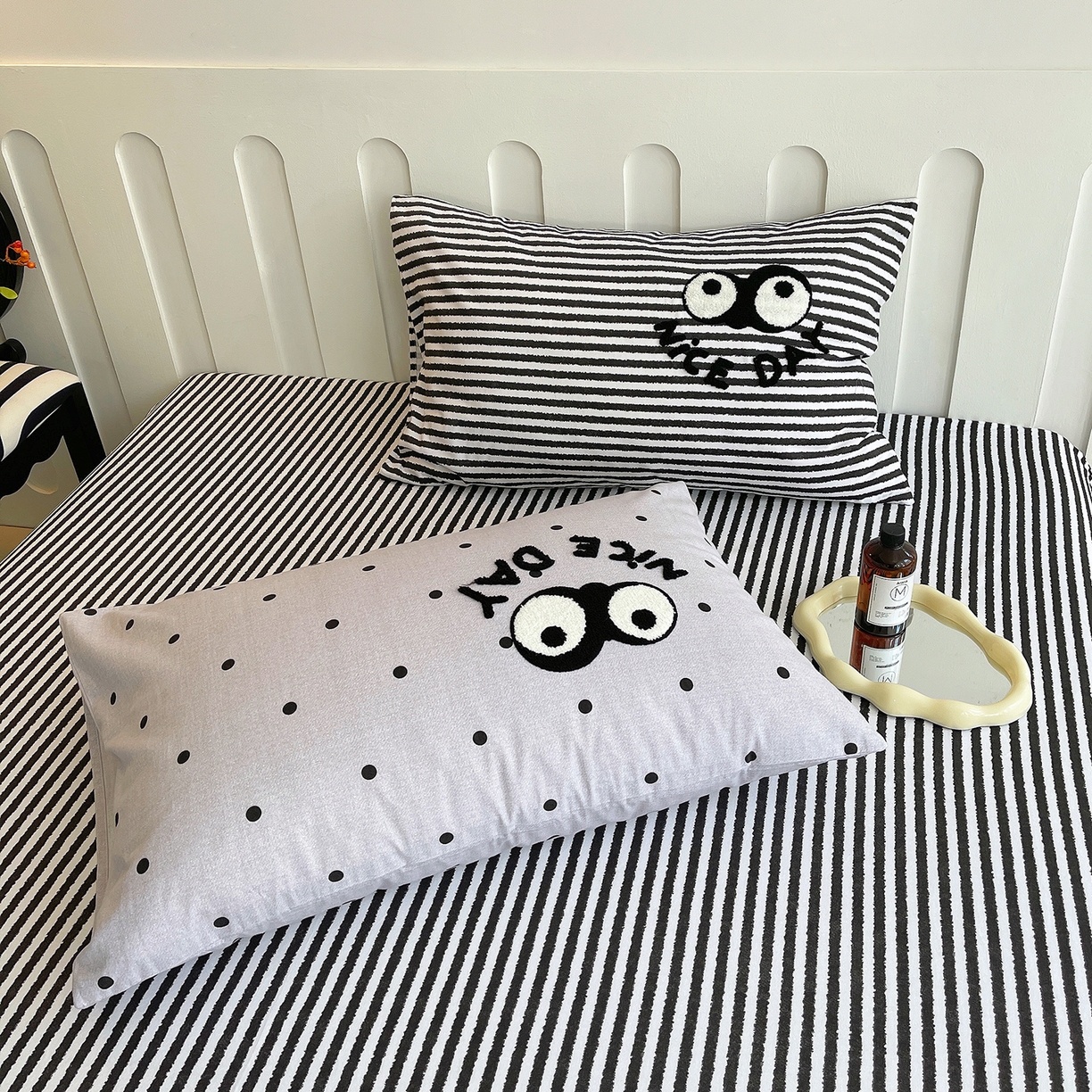 91家纺网 家纺一手货源 找家纺 炫拼家纺 2026新款全棉磨毛ins风毛巾绣纯棉四件套-hello系列 hello-月光恋人