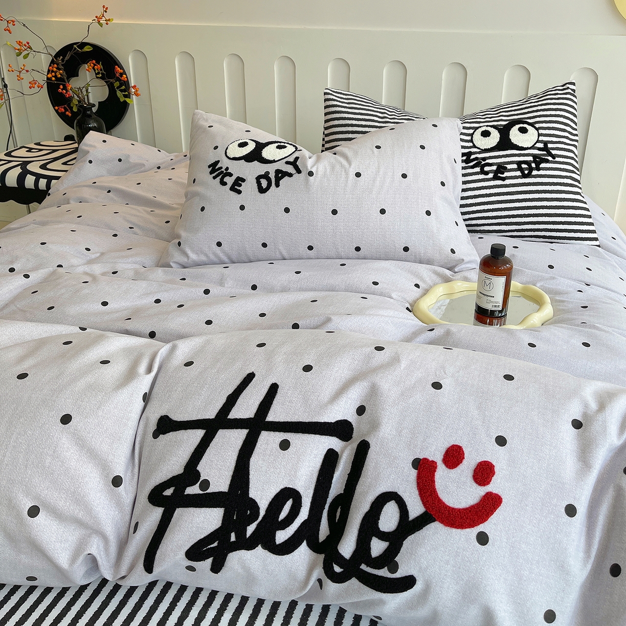 91家纺网 家纺一手货源 找家纺 炫拼家纺 2026新款全棉磨毛ins风毛巾绣纯棉四件套-hello系列 hello-月光恋人