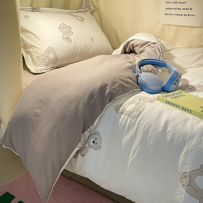 91家纺网 家纺一手货源 找家纺 爱彼家纺 2025新款加厚法式印花学生宿舍三件套上下铺三件套 波点熊