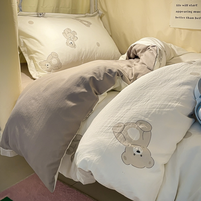 91家纺网 家纺一手货源 找家纺 爱彼家纺 2025新款加厚法式印花学生宿舍三件套上下铺三件套 波点熊