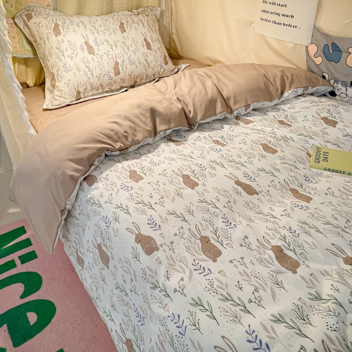 91家纺网 家纺一手货源 找家纺 爱彼家纺 2025新款加厚法式印花学生宿舍三件套上下铺三件套 萌兔花园