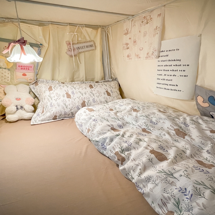 91家纺网 家纺一手货源 找家纺 爱彼家纺 2025新款加厚法式印花学生宿舍三件套上下铺三件套 萌兔花园