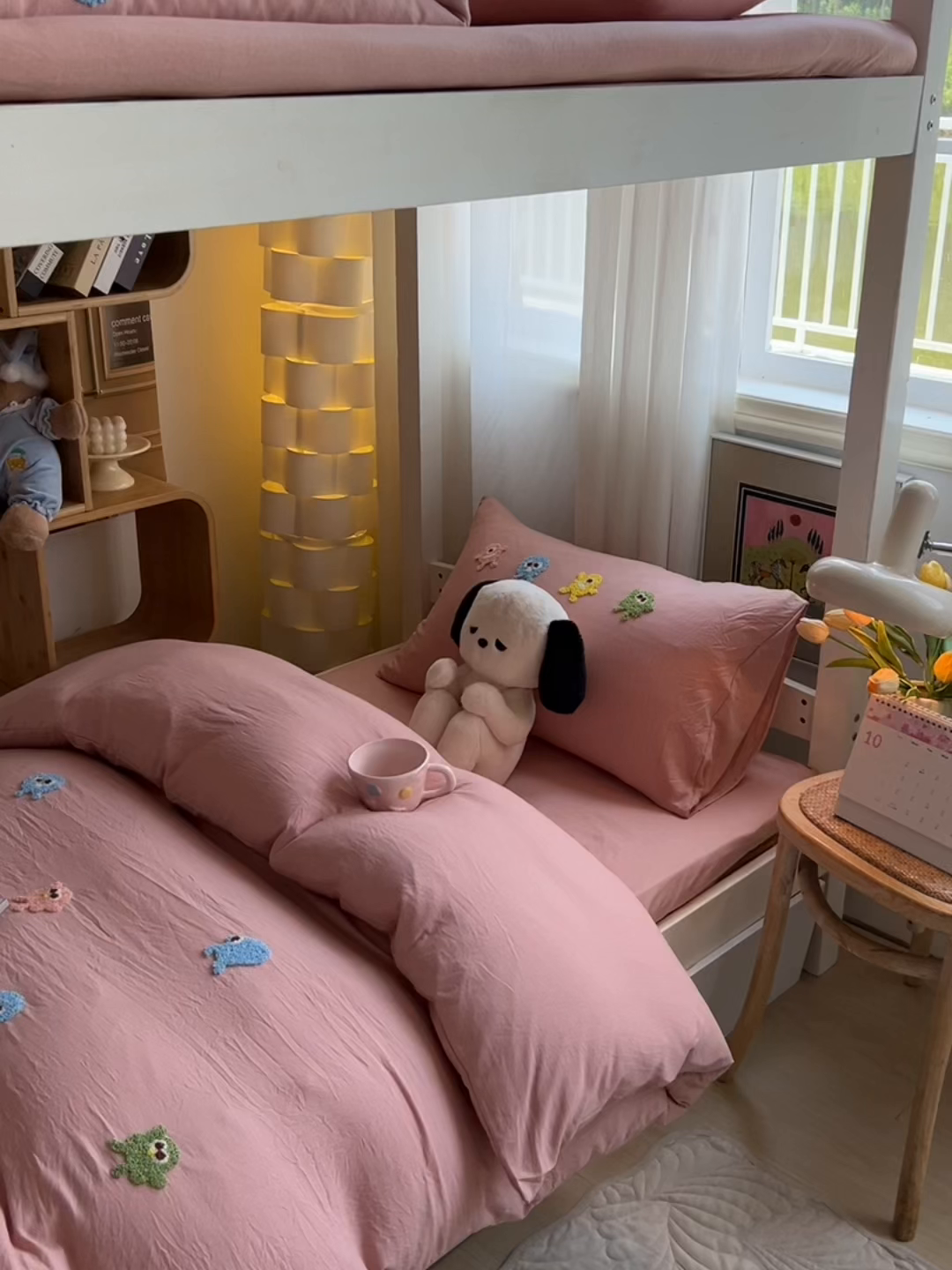 91家纺网 家纺一手货源 找家纺 爱彼家纺 2025新款超柔水洗棉怪兽毛巾绣学生宿舍三件套上下铺三件套 怪兽-雅粉