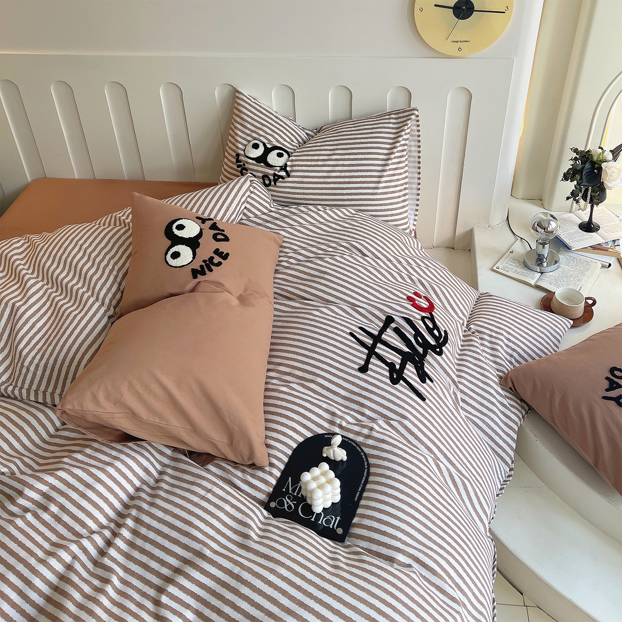 91家纺网 家纺一手货源 找家纺 炫拼家纺 2025新款全棉磨毛ins风毛巾绣纯棉四件套-hello系列 hello-云漫