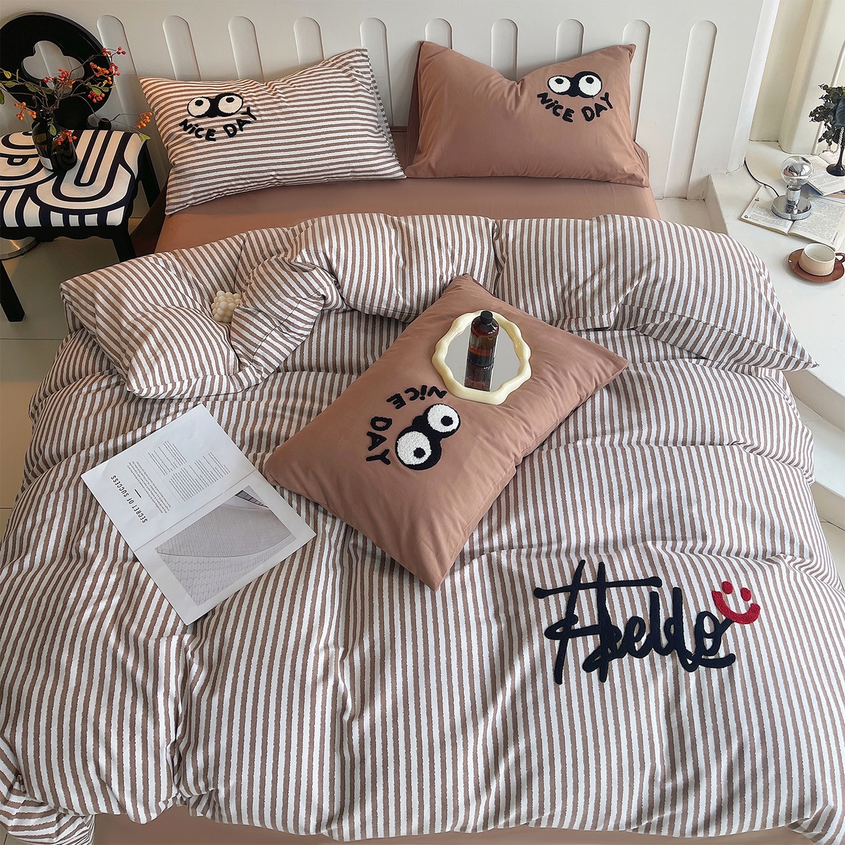 91家纺网 家纺一手货源 找家纺 炫拼家纺 2025新款全棉磨毛ins风毛巾绣纯棉四件套-hello系列 hello-云漫