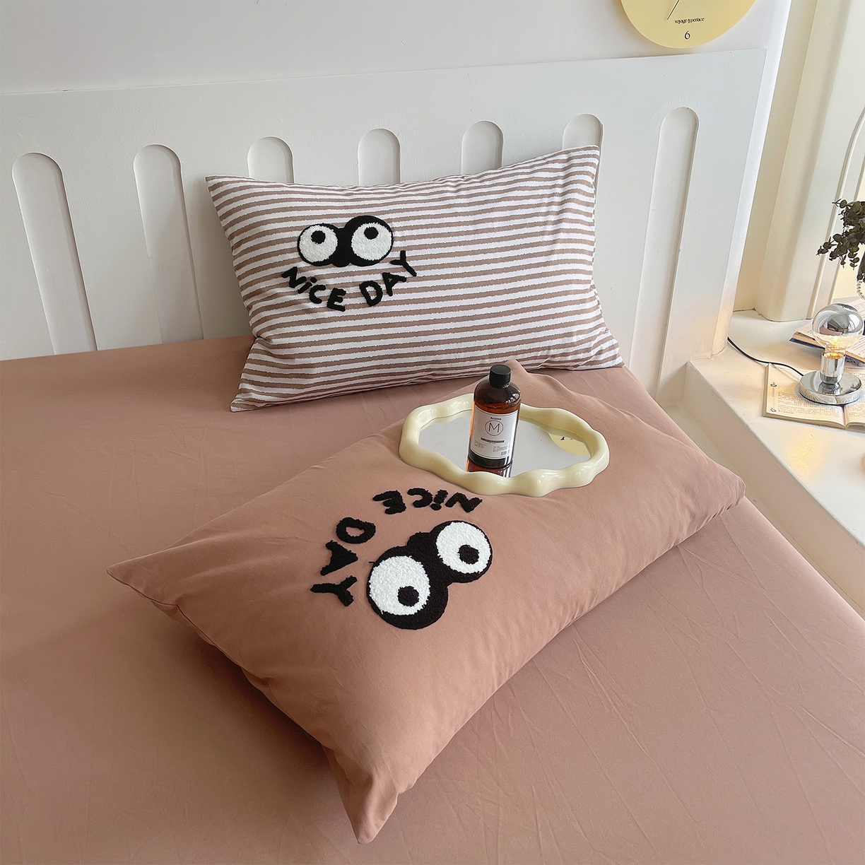 91家纺网 家纺一手货源 找家纺 炫拼家纺 2025新款全棉磨毛ins风毛巾绣纯棉四件套-hello系列 hello-云漫