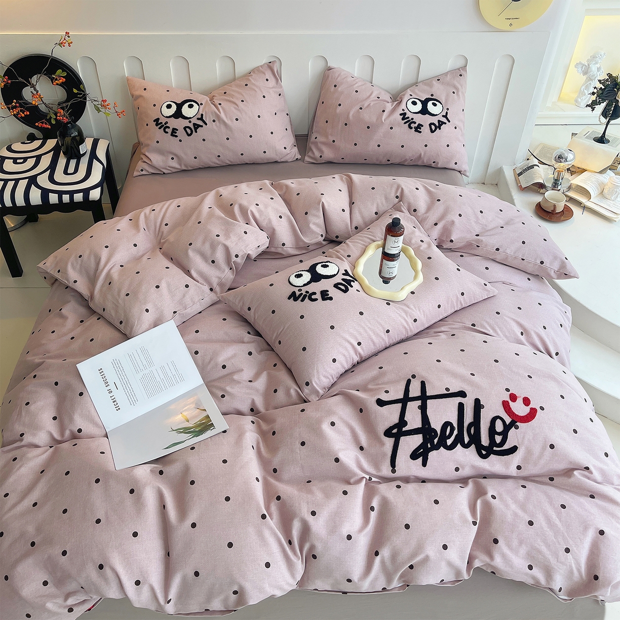 91家纺网 家纺一手货源 找家纺 炫拼家纺 2026新款全棉磨毛ins风毛巾绣纯棉四件套-hello系列 hello-知意