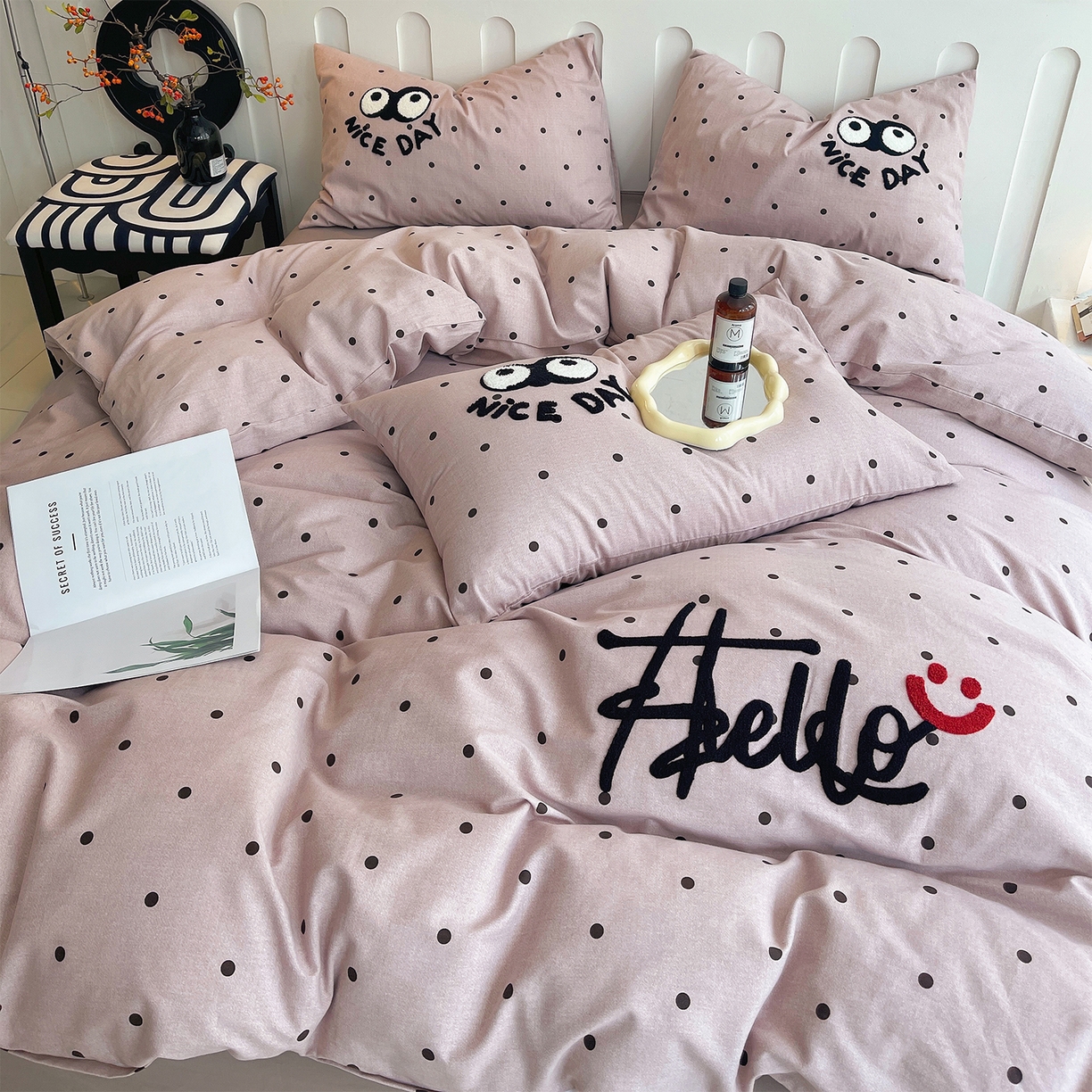 91家纺网 家纺一手货源 找家纺 炫拼家纺 2026新款全棉磨毛ins风毛巾绣纯棉四件套-hello系列 hello-知意