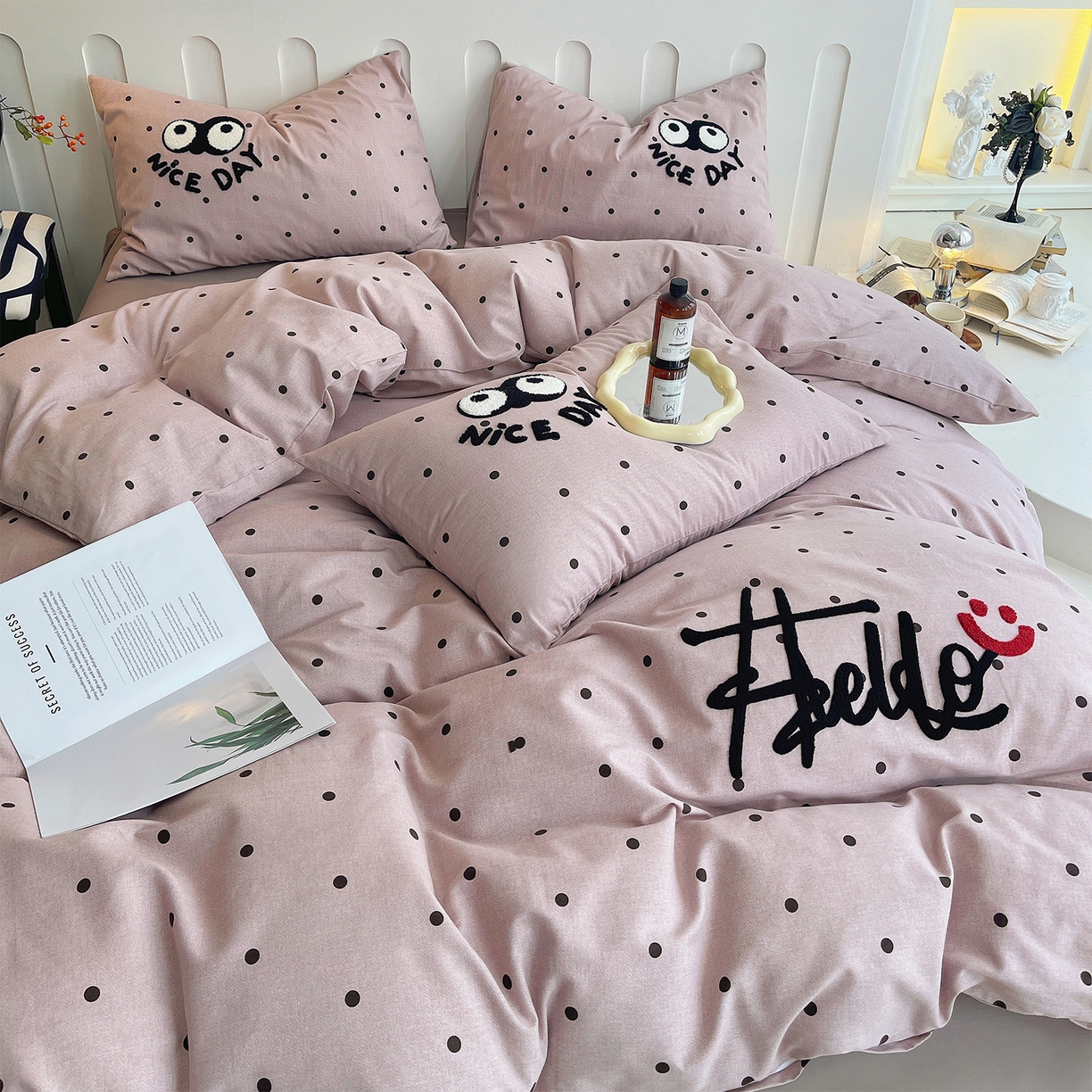 91家纺网 家纺一手货源 找家纺 炫拼家纺 2026新款全棉磨毛ins风毛巾绣纯棉四件套-hello系列 hello-知意