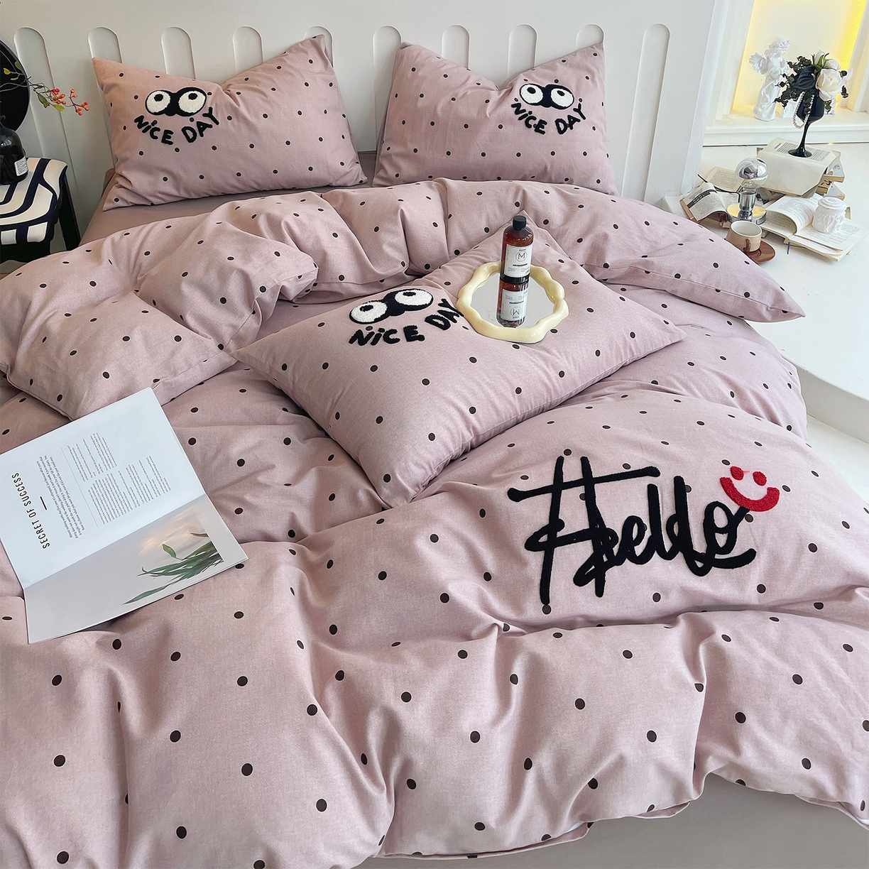 91家纺网 家纺一手货源 找家纺 炫拼家纺 2026新款全棉磨毛ins风毛巾绣纯棉四件套-hello系列 hello-知意