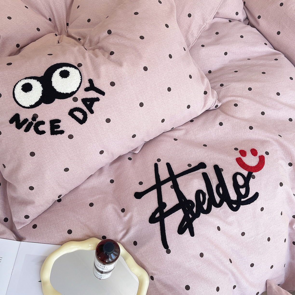 91家纺网 家纺一手货源 找家纺 炫拼家纺 2026新款全棉磨毛ins风毛巾绣纯棉四件套-hello系列 hello-知意