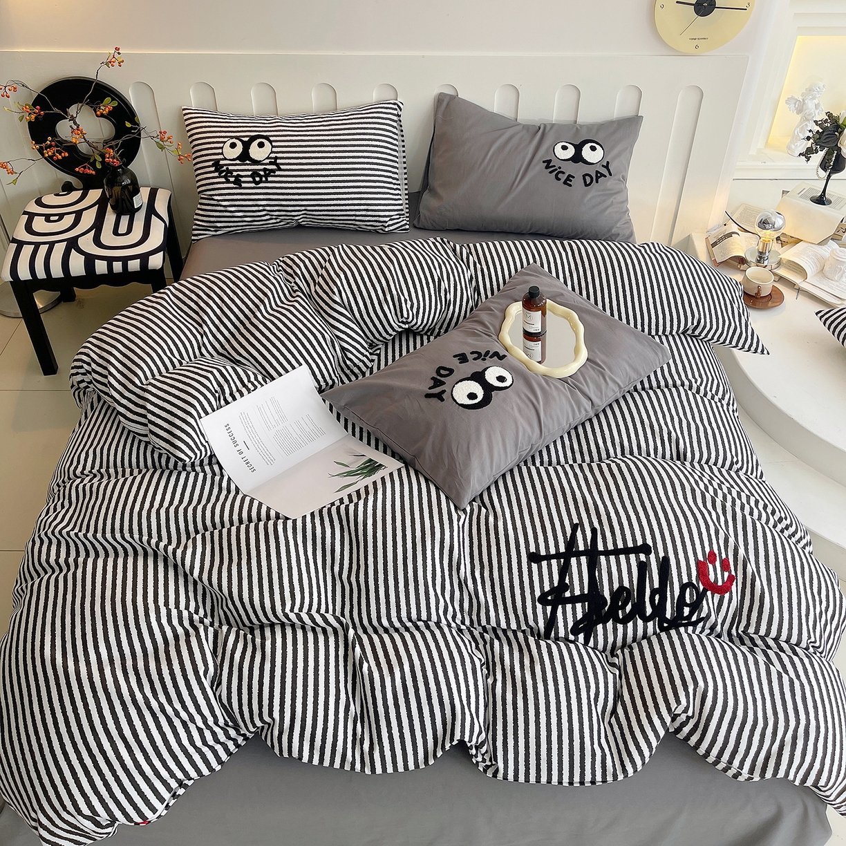 91家纺网 家纺一手货源 找家纺 炫拼家纺 2025新款全棉磨毛ins风毛巾绣纯棉四件套-hello系列 hello-弥野