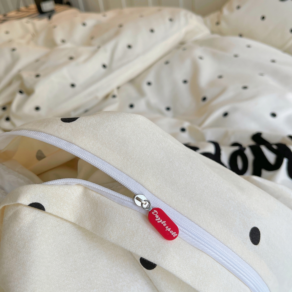 91家纺网 家纺一手货源 找家纺 炫拼家纺 2025新款全棉磨毛ins风毛巾绣纯棉四件套-hello系列 hello-悠然