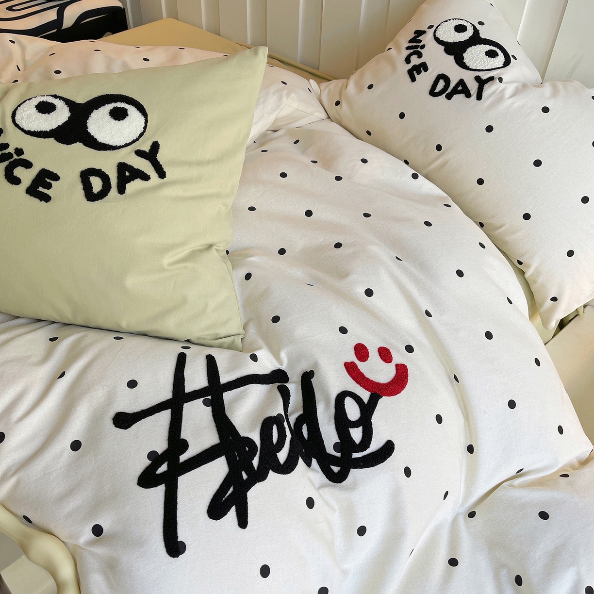 91家纺网 家纺一手货源 找家纺 炫拼家纺 2025新款全棉磨毛ins风毛巾绣纯棉四件套-hello系列 hello-悠然