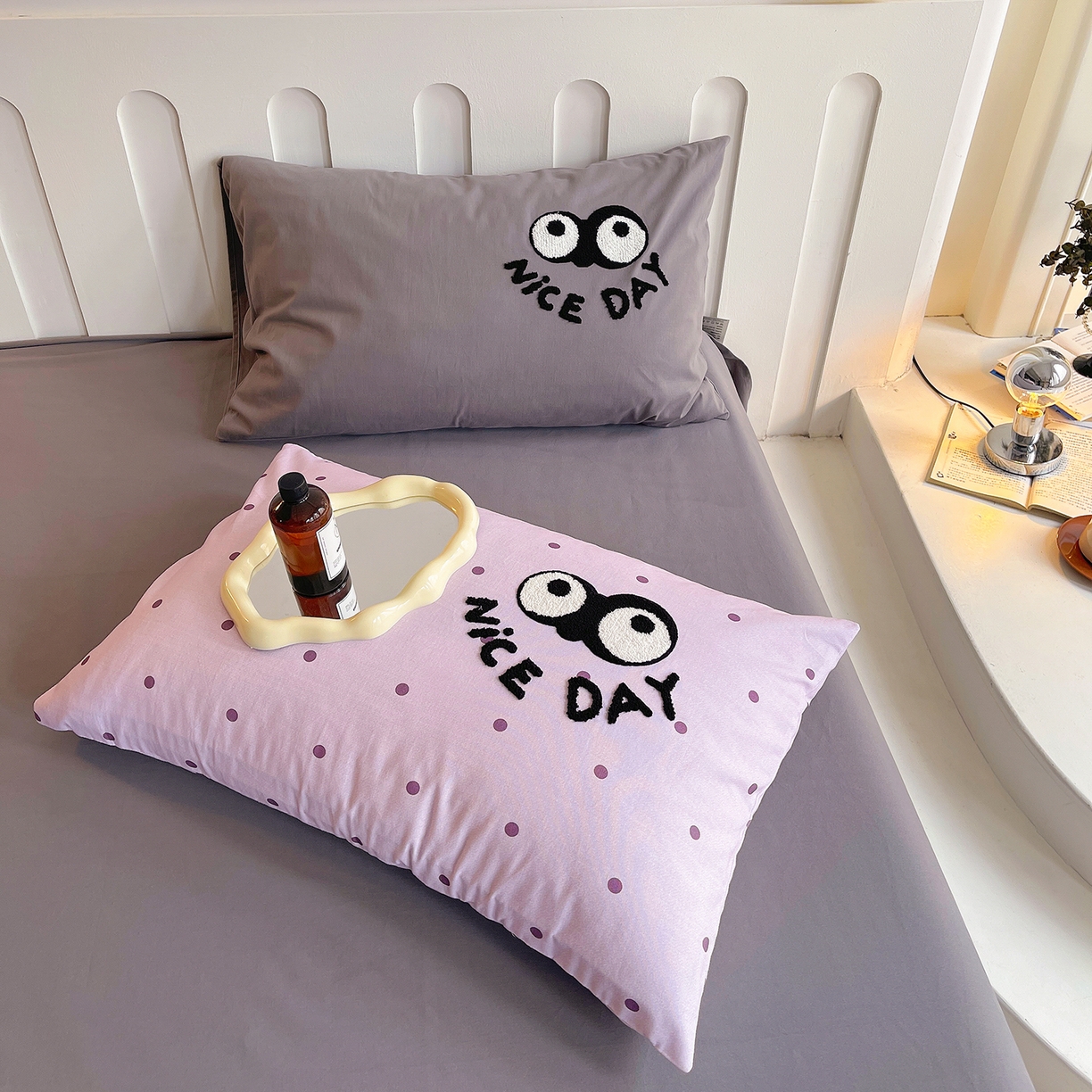 91家纺网 家纺一手货源 找家纺 炫拼家纺 2025新款全棉磨毛ins风毛巾绣纯棉四件套-hello系列 hello-可颜