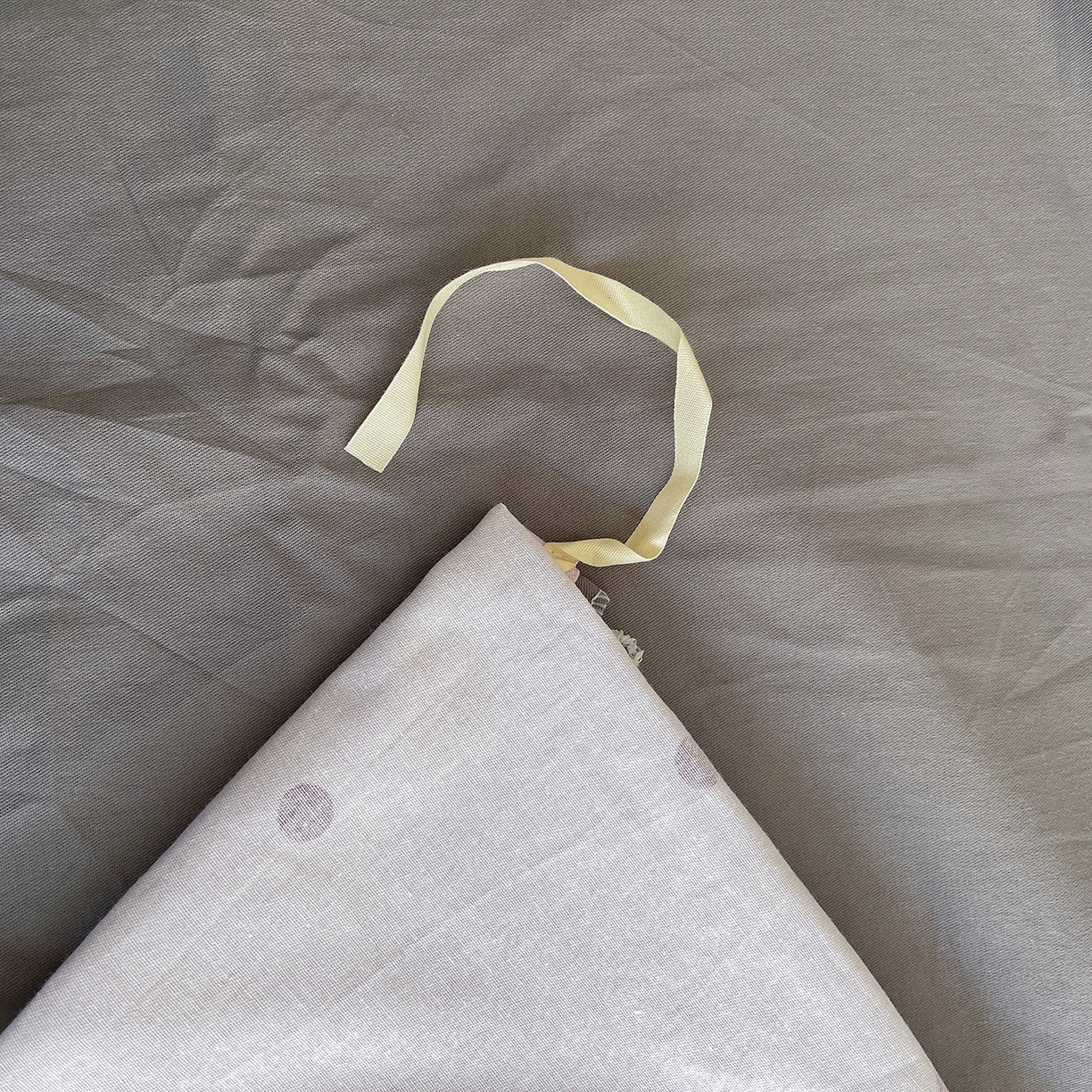 91家纺网 家纺一手货源 找家纺 炫拼家纺 2025新款全棉磨毛ins风毛巾绣纯棉四件套-hello系列 hello-可颜