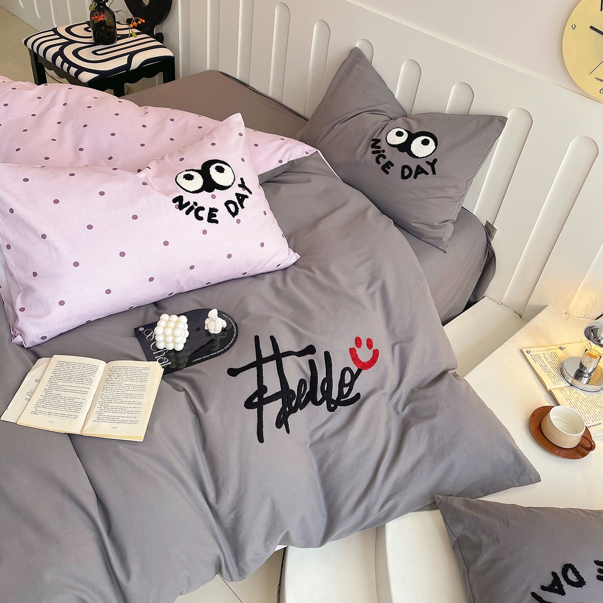 91家纺网 家纺一手货源 找家纺 炫拼家纺 2025新款全棉磨毛ins风毛巾绣纯棉四件套-hello系列 hello-可颜