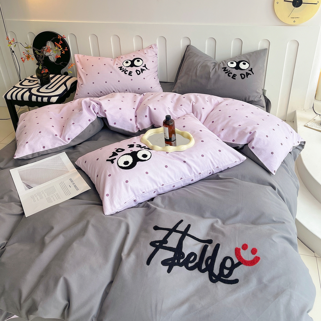 91家纺网 家纺一手货源 找家纺 炫拼家纺 2025新款全棉磨毛ins风毛巾绣纯棉四件套-hello系列 hello-可颜