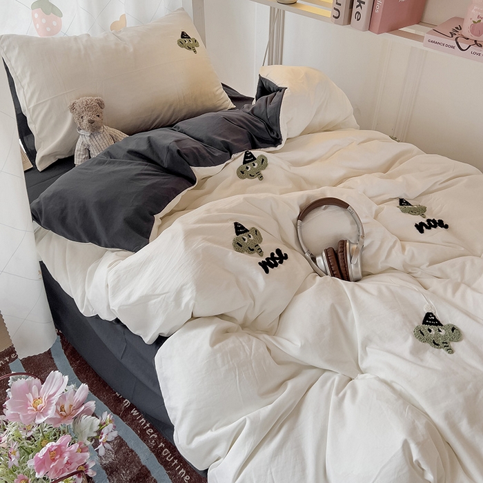 91家纺网 家纺一手货源 找家纺 爱彼家纺 2025新款超柔水洗棉毛巾绣学生宿舍三件套上下铺三件套 白兰灰