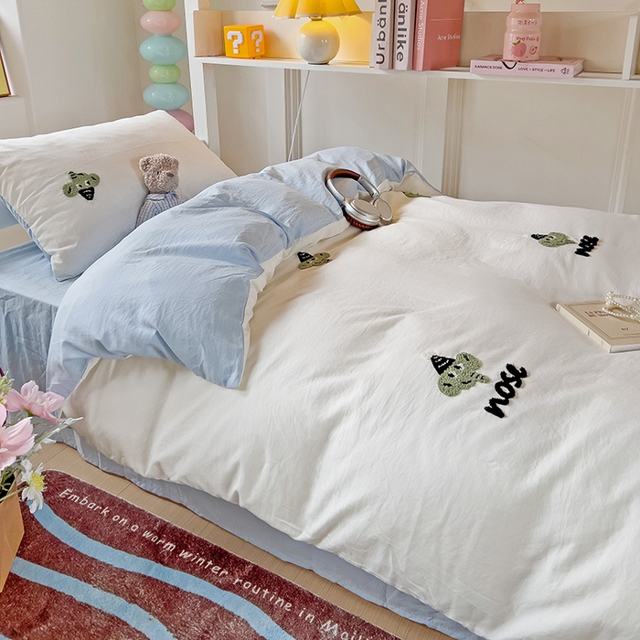 91家纺网 家纺一手货源 找家纺 爱彼家纺 2025新款超柔水洗棉毛巾绣学生宿舍三件套上下铺三件套 奶白天空兰