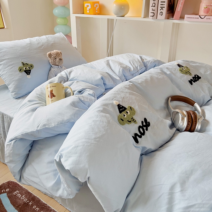 91家纺网 家纺一手货源 找家纺 爱彼家纺 2025新款超柔水洗棉毛巾绣学生宿舍三件套上下铺三件套 天空兰