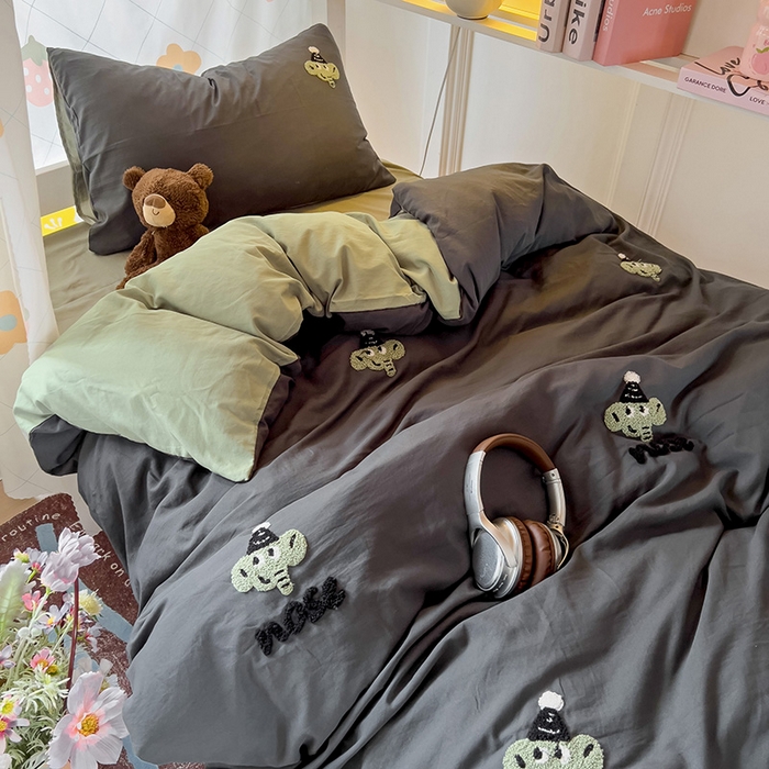 91家纺网 家纺一手货源 找家纺 爱彼家纺 2025新款超柔水洗棉毛巾绣学生宿舍三件套上下铺三件套 深灰抹茶