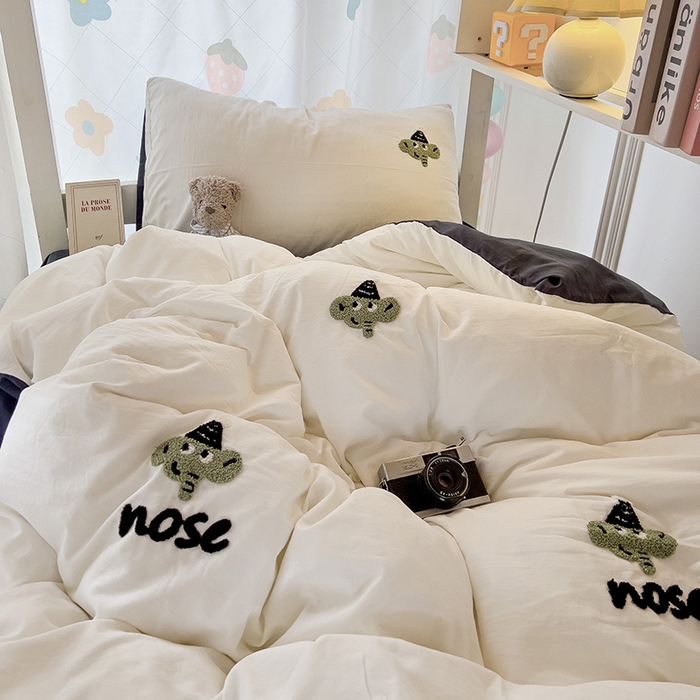 91家纺网 家纺一手货源 找家纺 爱彼家纺 2025新款超柔水洗棉毛巾绣学生宿舍三件套上下铺三件套 白兰灰