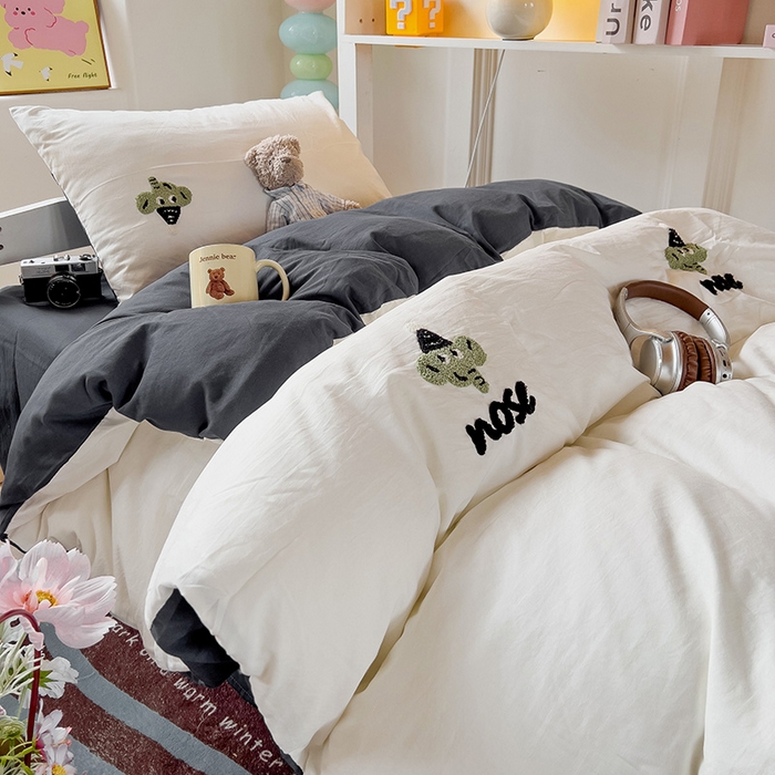 91家纺网 家纺一手货源 找家纺 爱彼家纺 2025新款超柔水洗棉毛巾绣学生宿舍三件套上下铺三件套 白兰灰