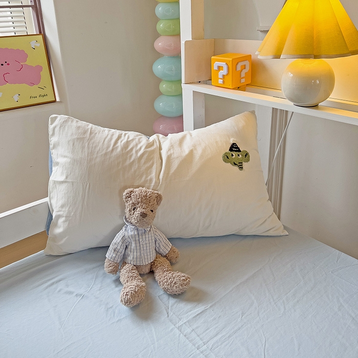 91家纺网 家纺一手货源 找家纺 爱彼家纺 2025新款超柔水洗棉毛巾绣学生宿舍三件套上下铺三件套 奶白天空兰