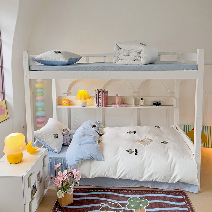 91家纺网 家纺一手货源 找家纺 爱彼家纺 2025新款超柔水洗棉毛巾绣学生宿舍三件套上下铺三件套 奶白天空兰