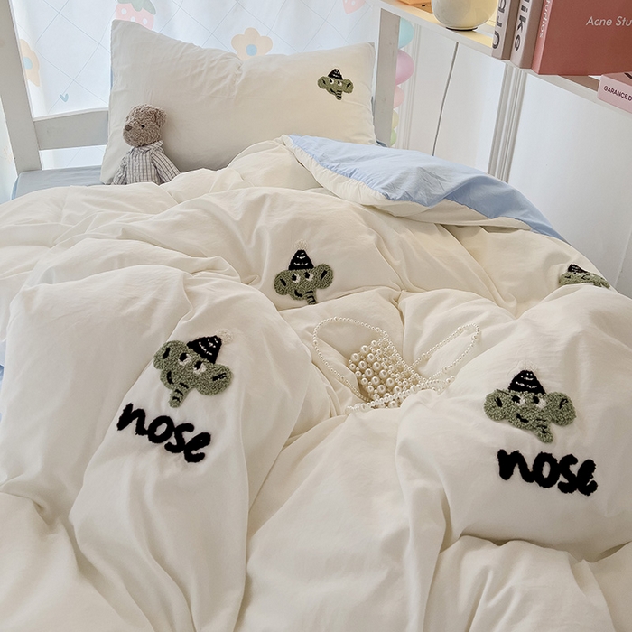 91家纺网 家纺一手货源 找家纺 爱彼家纺 2025新款超柔水洗棉毛巾绣学生宿舍三件套上下铺三件套 奶白天空兰