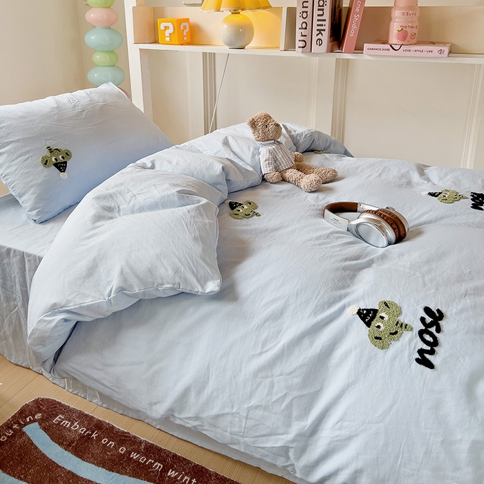 91家纺网 家纺一手货源 找家纺 爱彼家纺 2025新款超柔水洗棉毛巾绣学生宿舍三件套上下铺三件套 天空兰