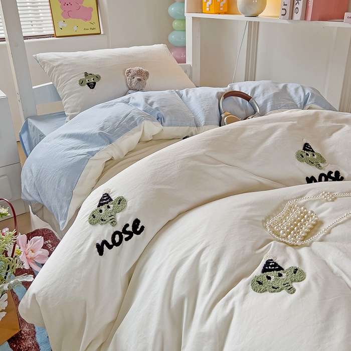 91家纺网 家纺一手货源 找家纺 爱彼家纺 2025新款超柔水洗棉毛巾绣学生宿舍三件套上下铺三件套 奶白天空兰