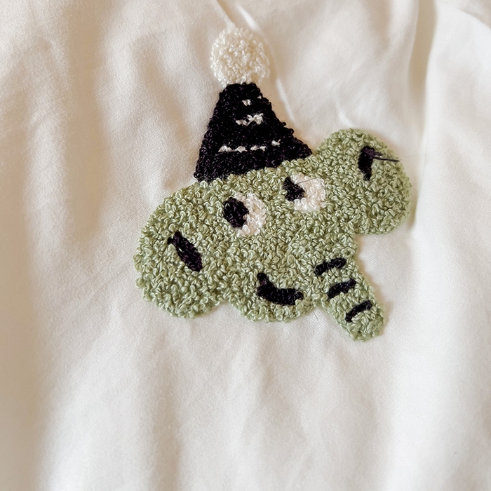 91家纺网 家纺一手货源 找家纺 爱彼家纺 2025新款超柔水洗棉毛巾绣学生宿舍三件套上下铺三件套 白兰灰