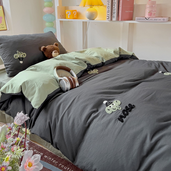 91家纺网 家纺一手货源 找家纺 爱彼家纺 2025新款超柔水洗棉毛巾绣学生宿舍三件套上下铺三件套 深灰抹茶