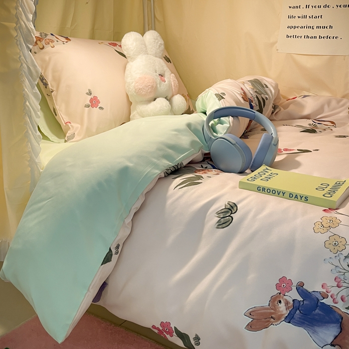 91家纺网 家纺一手货源 找家纺 爱彼家纺 2025新款卡通印花水洗棉学生宿舍三件套上下铺三件套 蘑菇与兔