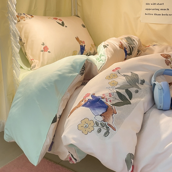 91家纺网 家纺一手货源 找家纺 爱彼家纺 2025新款卡通印花水洗棉学生宿舍三件套上下铺三件套 蘑菇与兔