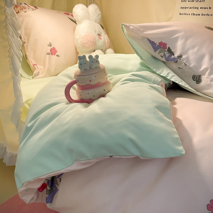 91家纺网 家纺一手货源 找家纺 爱彼家纺 2025新款卡通印花水洗棉学生宿舍三件套上下铺三件套 蘑菇与兔