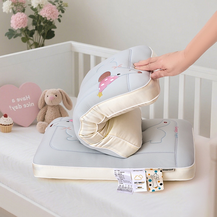 91家纺网 家纺一手货源 找家纺 织布人 2025新款枕芯A类亲肤腊肠狗卡通幼儿园儿童枕学生宿舍枕头枕芯 A类腊肠狗卡通枕-灰色 40x60cm/只