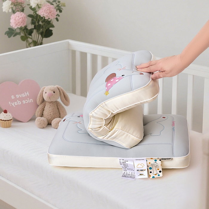 91家纺网 家纺一手货源 找家纺 织布人 2025新款枕芯A类亲肤腊肠狗卡通幼儿园儿童枕学生宿舍枕头枕芯 A类腊肠狗卡通枕-灰色 40x60cm/只