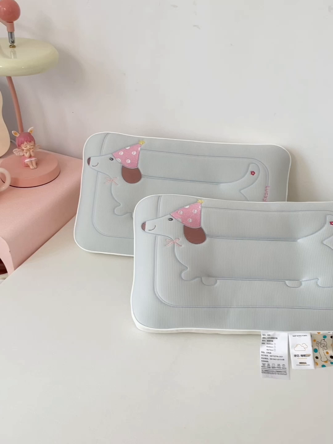 91家纺网 家纺一手货源 找家纺 织布人 2025新款枕芯A类亲肤腊肠狗卡通幼儿园儿童枕学生宿舍枕头枕芯 A类腊肠狗卡通枕-灰色 40x60cm/只