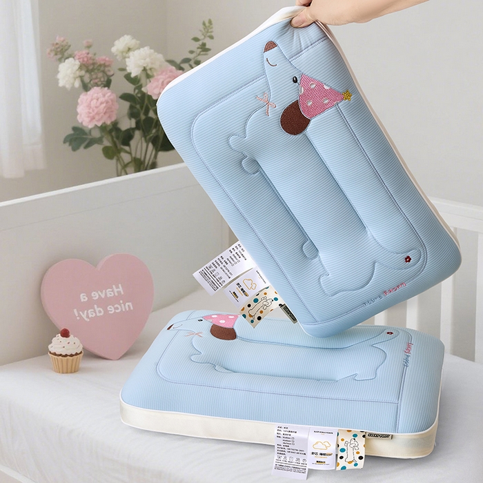 91家纺网 家纺一手货源 找家纺 织布人 2025新款枕芯A类亲肤腊肠狗卡通幼儿园儿童枕学生宿舍枕头枕芯 A类腊肠狗卡通枕-天蓝 40x60cm/对