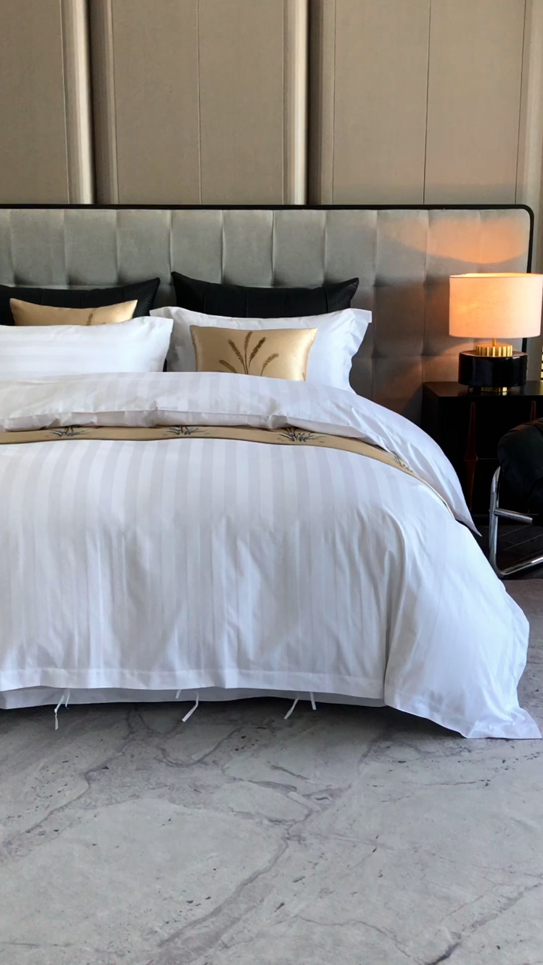 91家纺网 家纺一手货源 找家纺 （总）澜昕 星级酒店床单被套枕套全棉纯白缎条四件套床上用品民宿布草定制绣花