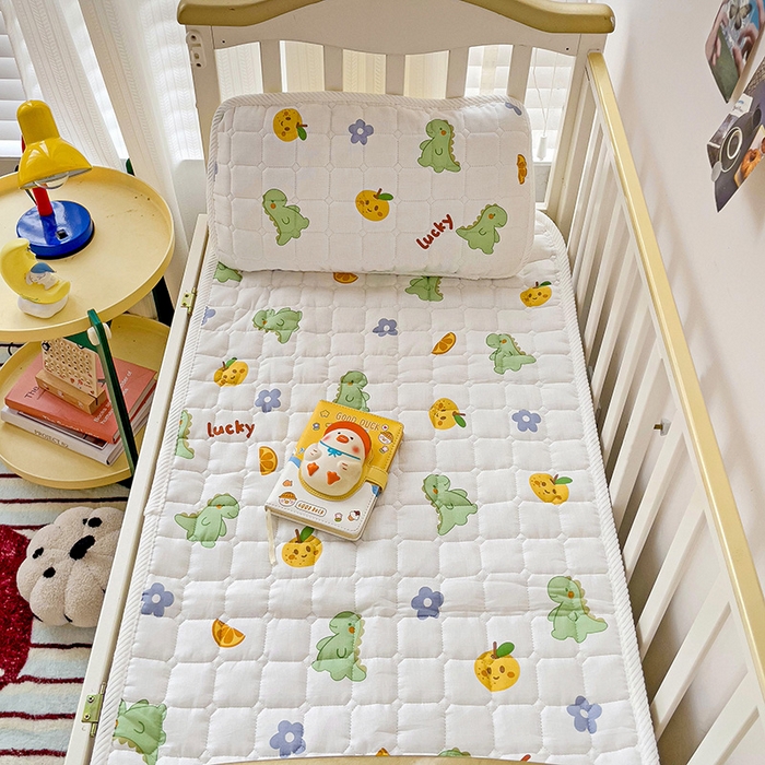91家纺网 家纺一手货源 找家纺 富馨莱 2025年新款双层纱纯棉软床垫幼儿园儿童床垫 小恐龙-绿
