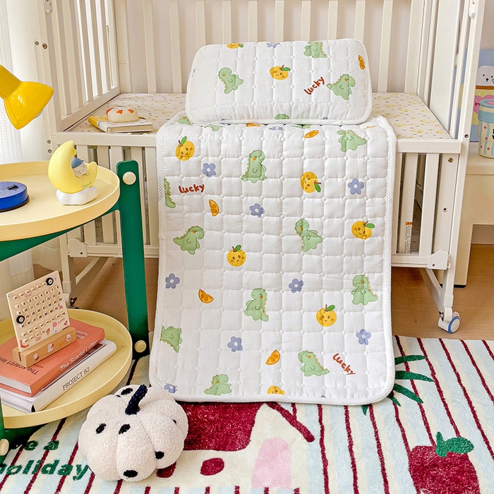 91家纺网 家纺一手货源 找家纺 富馨莱 2025年新款双层纱纯棉软床垫幼儿园儿童床垫 小恐龙-绿