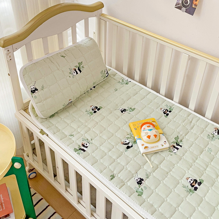 91家纺网 家纺一手货源 找家纺 富馨莱 2025年新款双层纱纯棉软床垫幼儿园儿童床垫 熊猫读书