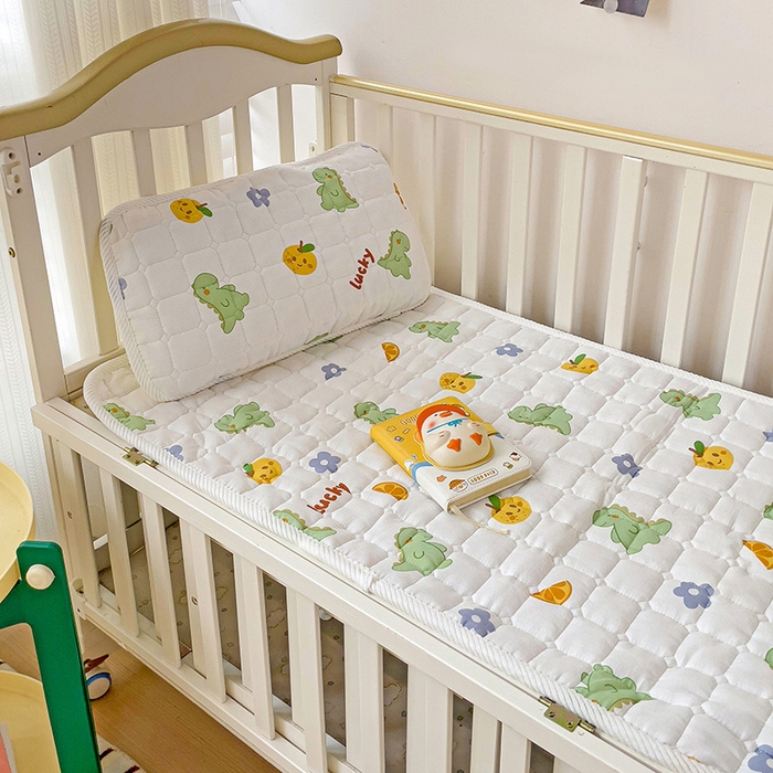 91家纺网 家纺一手货源 找家纺 富馨莱 2025年新款双层纱纯棉软床垫幼儿园儿童床垫 小恐龙-绿