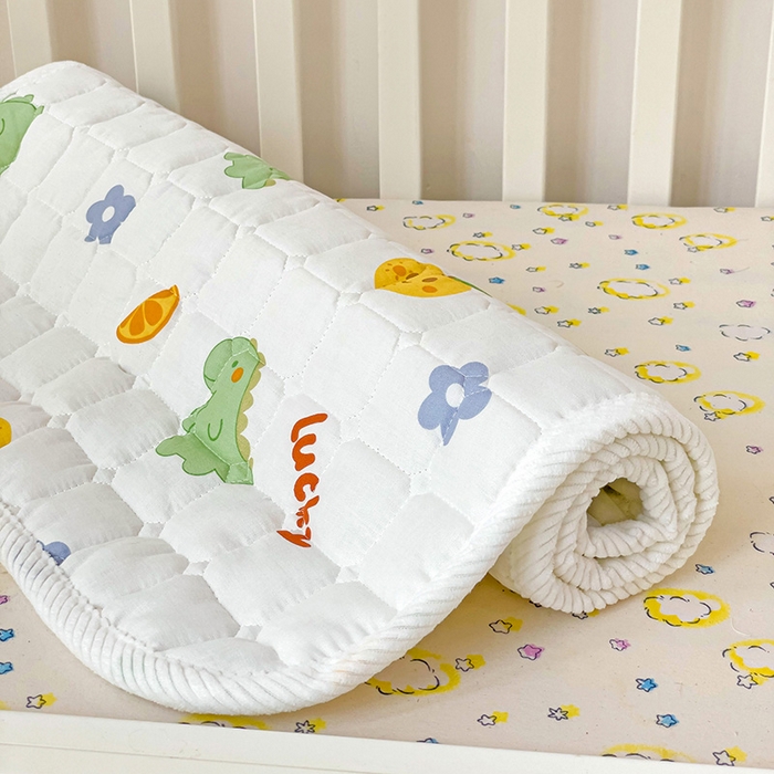 91家纺网 家纺一手货源 找家纺 富馨莱 2025年新款双层纱纯棉软床垫幼儿园儿童床垫 小恐龙-绿