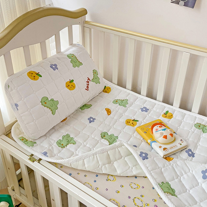 91家纺网 家纺一手货源 找家纺 富馨莱 2025年新款双层纱纯棉软床垫幼儿园儿童床垫 小恐龙-绿