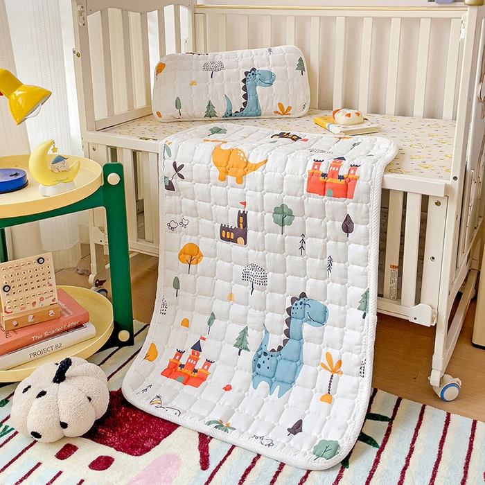 91家纺网 家纺一手货源 找家纺 富馨莱 2025年新款双层纱纯棉软床垫幼儿园儿童床垫 恐龙城堡